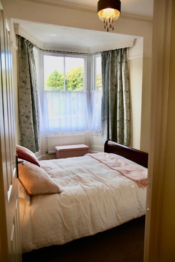 Mostyn Villa Free Private Parking Лландидно Экстерьер фото
