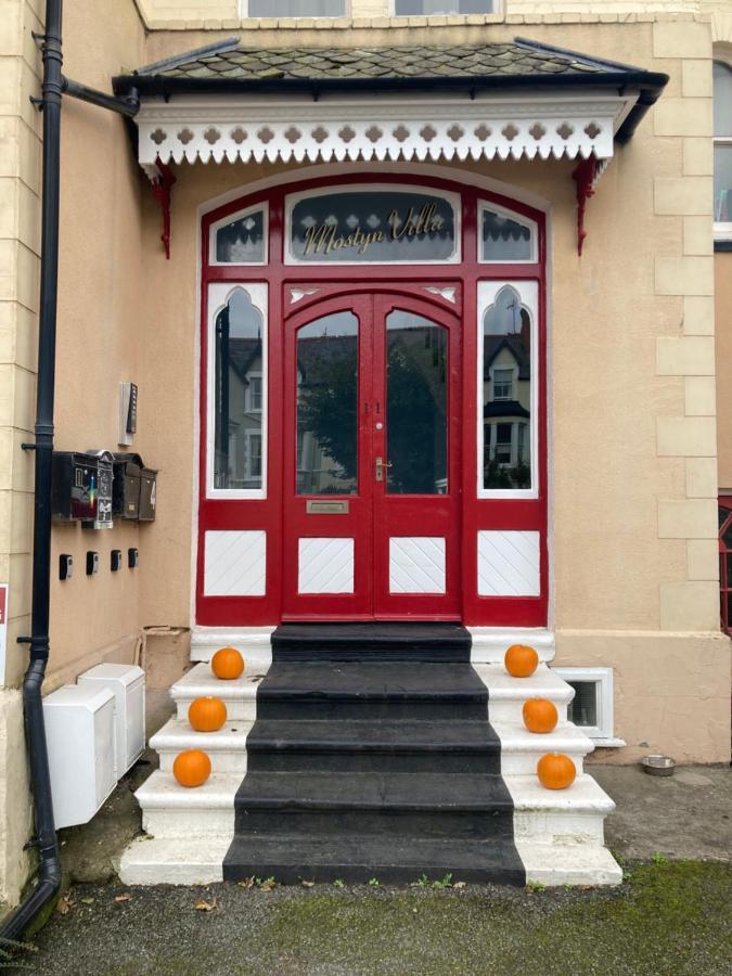 Mostyn Villa Free Private Parking Лландидно Экстерьер фото